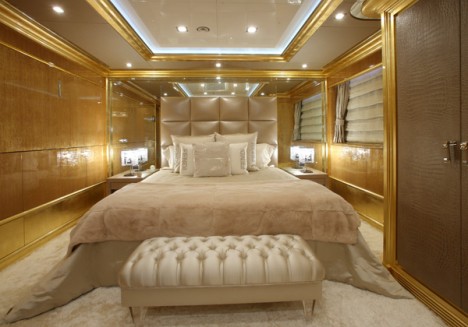 yacht-fendi-casa-bedroom-468x327.jpg