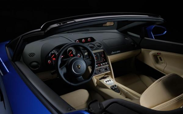 2012-Lamborghini-LP-550-2-Spyder-Interior-1024x640.jpg