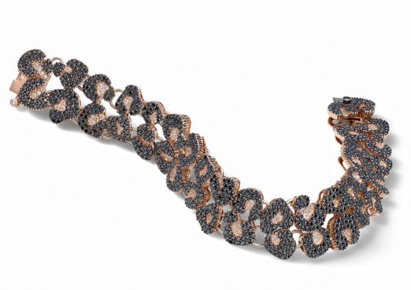HStern-Rose-gold-black-and-white-diamonds-bracelet-jaguar-inspired.jpg