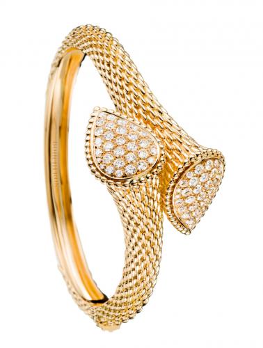 Serpent-Boheme-bangle-in-yellow-gold-set-with-diamonds.jpg