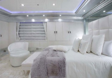 yacht-fendi-casa-bedroom-white-468x327.jpg