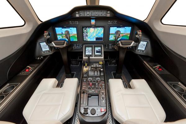 Cessna-Citation-Latitude-Cockpit.jpg