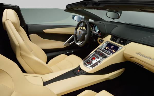 2013-Lamborghini-Aventador-LP-700-4-Roadster-interior-1024x645.jpg