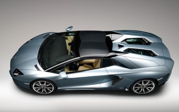 2013-Lamborghini-Aventador-LP-700-4-Roadster-left-side-overhead-1024x640.jpg