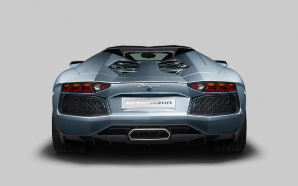 2013-Lamborghini-Aventador-LP-700-4-Roadster-rear1-1024x640.jpg