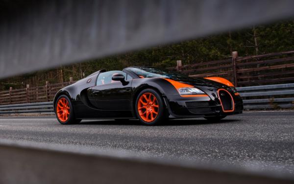 Bugatti-Veyron-Grand-Sport-Vitesse-World-Record-Car-front-three-quarter-2-1024x640.jpg