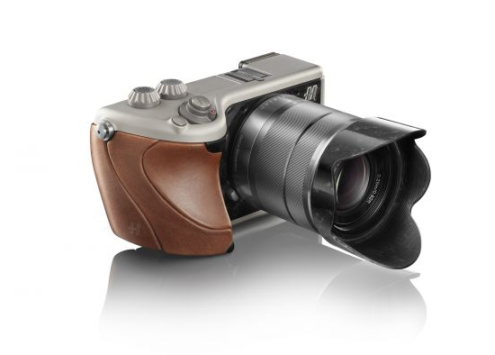 hasselblad_lunar_brown_tuscan_leather_and_titanium_pc8a8.jpg