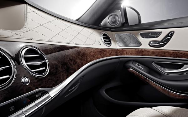 2014-Mercedes-Benz-S-Class-interior-dash.jpg